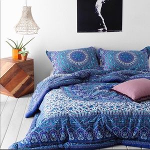 Urban Outfitters Medallion Comforter Full/Queen
